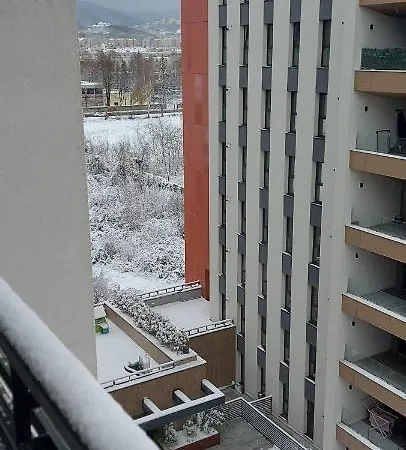 Lau- Qualis 2, Mall Coresi Apartment *